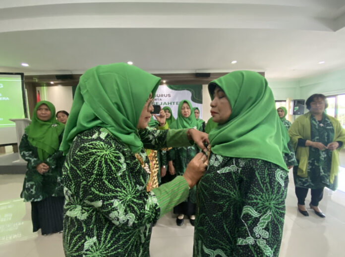Penyematan Pin Pada Pengurus Baru DPC GWS Kota Yogya Periode 2023-2028 (Foto : Pemkot Jogja)