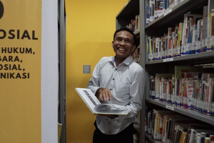 Kuncoro Sejati, Pemustaka Terlama di Perpustakaan Kota Yogyakarta (Foto : Pemkot Jogja)