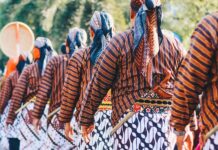 Adab Orang Jawa: Menjaga Kearifan Lokal dalam Era Modern