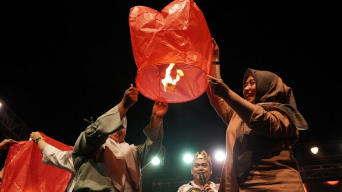 Acara Lanterne Festival de Paris di Gumuk Pasir Parangtritis ( Foto : Pemkab Bantul )