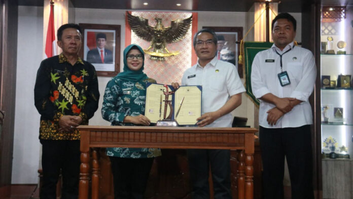 Penandatanganan Kesepakatan Bersama antara Pemerintah Kabupaten Bantul dengan Pemerintah Kabupaten Blitar (Foto : Pemkab Bantul)