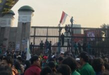 Demonstran Jebol Pagar Gedung DPR Saat Tolak Revisi RUU Pilkada