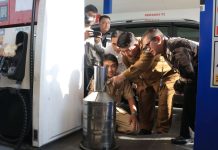 Bupati Kulon Progo saat melakukan pengecekan di salah satu SPBU di Kulon Progo (Foto: Kominfo Kulon Progo)