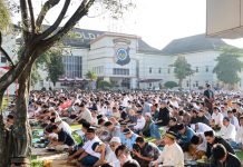 Ribuan jamaah memadati halaman Mapolda DIY pada Senin, 31 Maret 2025 pagi, untuk melaksanakan Salat Idul Fitri 1446 H (Foto: Polda DIY)