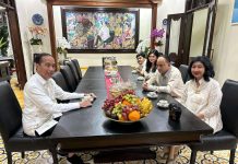 Menteri Koperasi Budi Arie Setiadi mengunjungi Presiden ke-7 Joko Widodo (Jokowi) di kediamannya di Solo, Jawa Tengah, pada Lebaran kedua, Selasa (1/4/2025). (Foto: Kemenkop)
