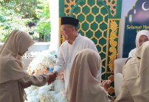 Bupati Sleman, Harda Kiswaya, menggelar halal-bihalal dengan masyarakat dalam acara Open House Idulfitri di kediaman pribadinya di Padukuhan Kowanan, Kalurahan Sidoagung, Godean. (Foto: RRI)
