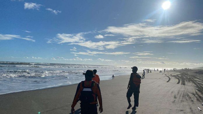Proses pencarian korban AJP yang tenggelam di Pantai Parangtritis, Selasa (8/4/2025). (Foto: SAR DIY) Proses pencarian korban AJP yang tenggelam di Pantai Parangtritis, Selasa (8/4/2025). (Foto: SAR DIY)