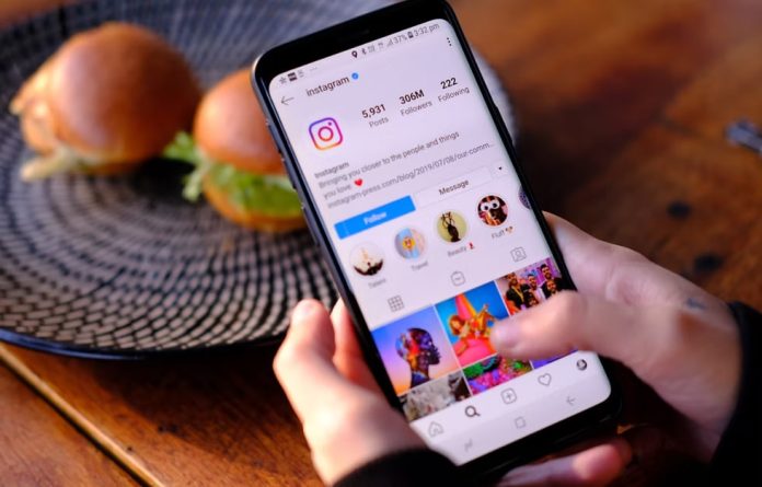 Ilustrasi Instagram