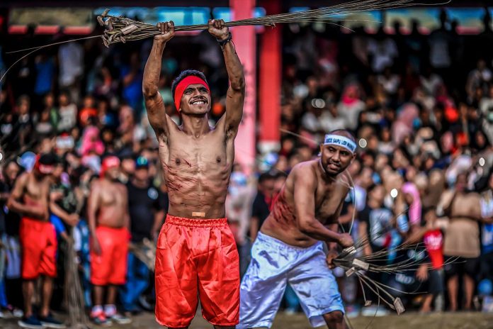 Tradisi Pukul Manyapu di Maluku (Foto: Ist)