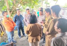 Sejumlah petugas melakukan olah TKP penemuan mayat di depan sebuah bengkel, Canden, Jetis, Bantul, Senin (5/5/2025). (Foto: Humas Polres Bantul)