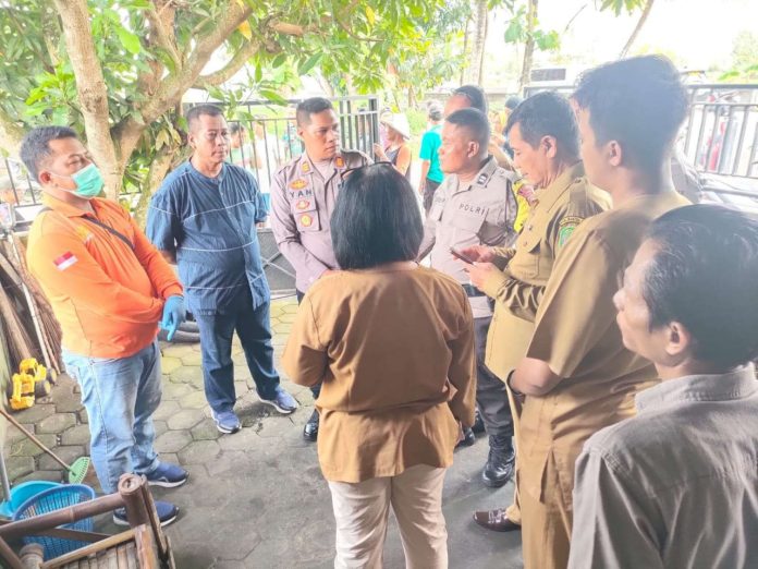 Sejumlah petugas melakukan olah TKP penemuan mayat di depan sebuah bengkel, Canden, Jetis, Bantul, Senin (5/5/2025). (Foto: Humas Polres Bantul) Sejumlah petugas melakukan olah TKP penemuan mayat di depan sebuah bengkel, Canden, Jetis, Bantul, Senin (5/5/2025). (Foto: Humas Polres Bantul)