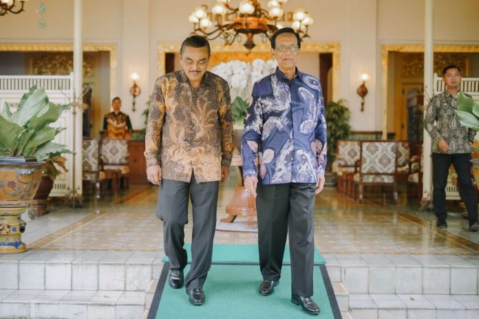 Memasuki masa purnabakti usai mengabdi selama 41 tahun 1 bulan di dunia peradilan, Ketua Pengadilan Tinggi Yogyakarta Setyawan Hartono menemui Gubernur dan Wakil Gubernur DIY untuk berpamitan pada Senin (5/5/2025) di Kompleks Kepatihan, Yogyakarta. (Foto: Humas Pemda DIY)