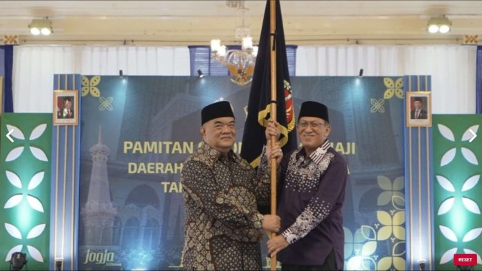 KGPAA Paku Alam X melepas keberangkatan Jemaah Haji DIY di Bangsal Kepatihan, Yogyakarta pada Selasa (6/5/2025).(Foto Humas Pemda DIY) KGPAA Paku Alam X melepas keberangkatan Jemaah Haji DIY di Bangsal Kepatihan, Yogyakarta pada Selasa (6/5/2025).(Foto Humas Pemda DIY)