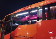 bus rombongan Persik Kediri dilempari batu oleh oknum tak dikenal saat meninggalkan stadion (Foto: Ist)