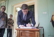 Wakil Ketua DPR Republik Ceko, Jan Skopeček, saat bertemu Gubernur DIY Sri Sultan Hamengku Buwono X pada Kamis (15/5/2025) siang di Gedhong Wilis, Kompleks Kantor Gubernur, Kepatihan, Yogyakarta (Foto: Humas DIY)