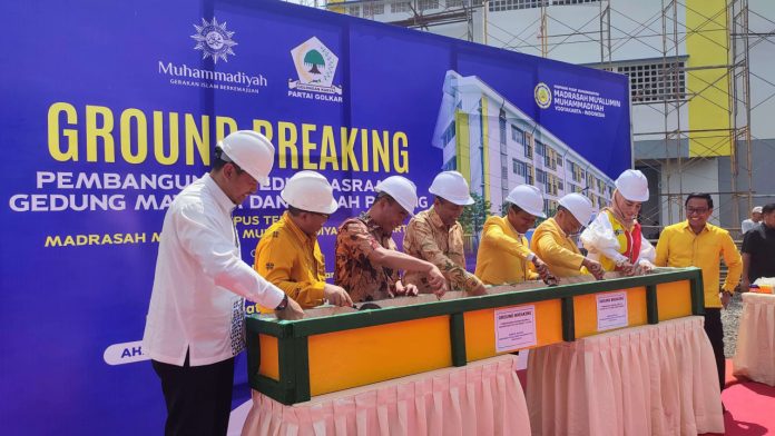 DPP Partai Golkar bersama PP Muhammadiyah melakukan ground breaking pembangunan gedung baru asrama Kampus Terpadu Madrasah Mu’allimin Muhammadiyah, Argorejo, Sedayu, Bantul, Minggu (18/5/2025) DPP Partai Golkar bersama PP Muhammadiyah melakukan ground breaking pembangunan gedung baru asrama Kampus Terpadu Madrasah Mu’allimin Muhammadiyah, Argorejo, Sedayu, Bantul, Minggu (18/5/2025)