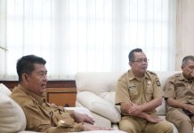 Bupati Kulon Progo Agung Setyawan (kiri) beserta jajarannya ketika menerima kunjungan Kanwil Kemenkum DIY, Senin (19/5/2025) siang, di Kantor Bupati Kulon Progo. (Foto: Kemenkum DIY)
