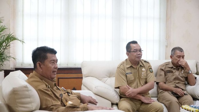 Bupati Kulon Progo Agung Setyawan (kiri) beserta jajarannya ketika menerima kunjungan Kanwil Kemenkum DIY, Senin (19/5/2025) siang, di Kantor Bupati Kulon Progo. (Foto: Kemenkum DIY) Bupati Kulon Progo Agung Setyawan (kiri) beserta jajarannya ketika menerima kunjungan Kanwil Kemenkum DIY, Senin (19/5/2025) siang, di Kantor Bupati Kulon Progo. (Foto: Kemenkum DIY)