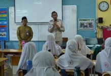 Wakil Bupati Bantul Aris Suharyanta meninjau langsung pelaksanaan ASPD hari pertama di SD Unggulan ‘Aisyiyah Bantul. Senin (19/5/2025). (Foto: Humas Pemkab Bantul)