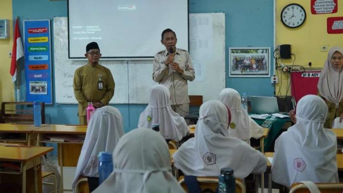 Wakil Bupati Bantul Aris Suharyanta meninjau langsung pelaksanaan ASPD hari pertama di SD Unggulan ‘Aisyiyah Bantul. Senin (19/5/2025). (Foto: Humas Pemkab Bantul) Wakil Bupati Bantul Aris Suharyanta meninjau langsung pelaksanaan ASPD hari pertama di SD Unggulan ‘Aisyiyah Bantul. Senin (19/5/2025). (Foto: Humas Pemkab Bantul)