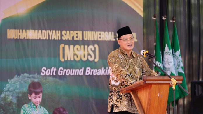 Rektor UMY Profesor Achmad Nurmandi saat memberikan sambutan dalam acara soft ground breaking gedung MSUS. (Foto: Humas UMY) Rektor UMY Profesor Achmad Nurmandi saat memberikan sambutan dalam acara soft ground breaking gedung MSUS. (Foto: Humas UMY)