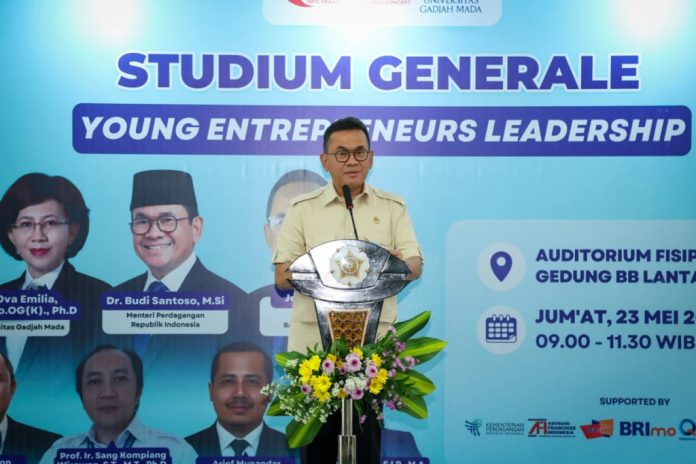 Menteri Perdagangan Budi Santoso mendorong mahasiswa untuk memanfaatkan peluang berwirausaha sebagai pilihan karir utama. Saat menjadi pembicara di Fakultas Ilmu Sosial dan Politik UGM pada Jumat (23/5/2025)