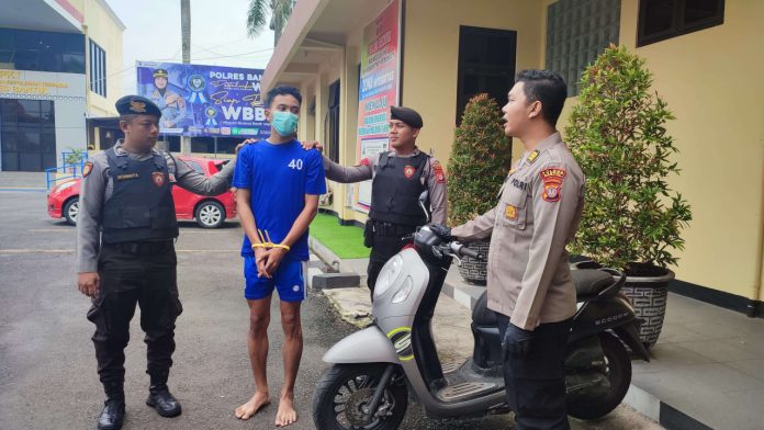 Polres Bantul berhasil mengamankan NA (18), alias Dobleh, tersangka duel maut yang menewaskan ASP (17) di Jalan Bawuran, Pleret, Bantul (Foto: Polres Bantul) Polres Bantul berhasil mengamankan NA (18), alias Dobleh, tersangka duel maut yang menewaskan ASP (17) di Jalan Bawuran, Pleret, Bantul (Foto: Polres Bantul)