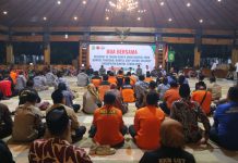 Suasana doa bersama dalam rangka Refleksi Gempa Bumi 27 Mei 2006 di Pendopo Manggala Parasamya, Senin (26/5/2025). (Foto: Humas Pemkab Bantul)