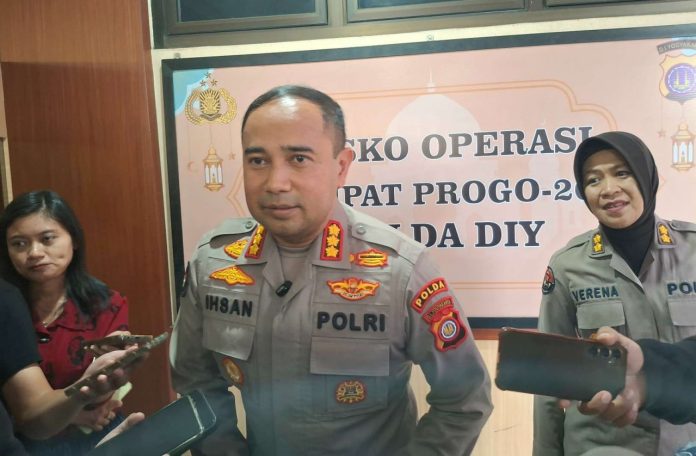 Kabidhumas Polda DIY Kombes Polisi Ihsan ketika menjawab pertanyaan awak media, Selasa (27/5/2025) siang, terkait insiden kecelakaan maut yang menewaskan mahasiswa FH UGM. (Foto: Ist)