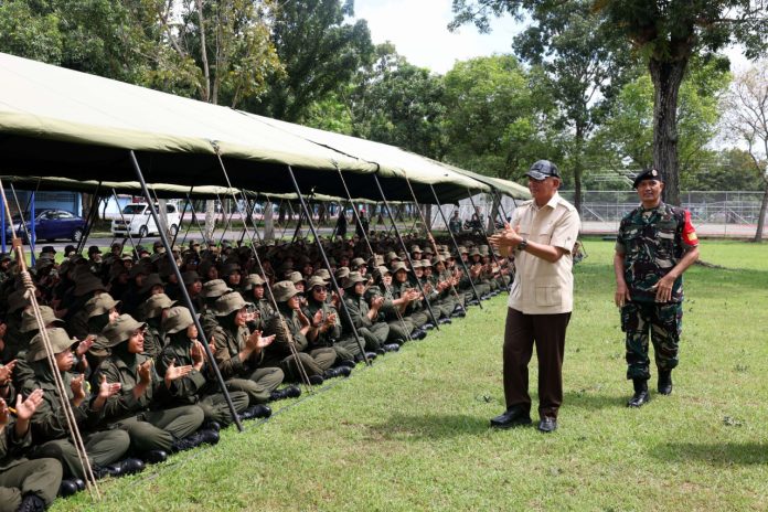 Menhan Sjafrie Sjamsoeddin meninjau pendidikan Sarjana Penggerak Pembangunan Indonesia di AAU Yogyakarta (Foto: Biro Infohan Setjen Kemhan) Menhan Sjafrie Sjamsoeddin meninjau pendidikan Sarjana Penggerak Pembangunan Indonesia di AAU Yogyakarta (Foto: Biro Infohan Setjen Kemhan)