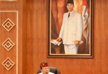 Gubernur Bali Wayan Koster menegaskan komitmennya untuk menghentikan peredaran AMDK Plastik di Bawah satu liter di Pulau Bali (Foto: Humas Pemprov Bali)