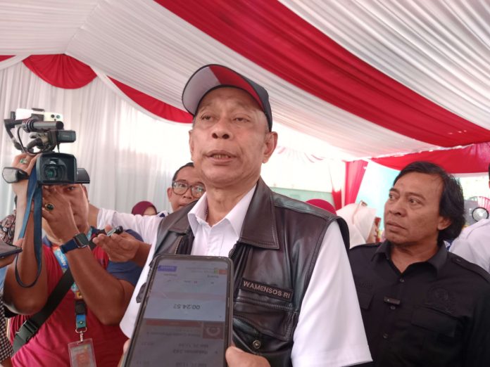 Wakil Menteri Sosial Agus Jabo Priyanto memberikan keterangan pada wartawan di Subang, Jawa Barat, Kamis (29/5/2025) (Foto: RRI/Ruslan Effendi) Wakil Menteri Sosial Agus Jabo Priyanto memberikan keterangan pada wartawan di Subang, Jawa Barat, Kamis (29/5/2025) (Foto: RRI/Ruslan Effendi)