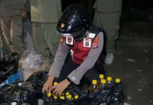 Polres Bantul bersama Satpol PP menyita ratusan botol miras oplosan, Rabu (28/5/2025). (Foto: Humas Polres Bantul)