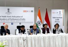 Duta Besar India di Jakarta, Sandeep Chakravorty (tengah) pada konferensi pers bersama Delegasi Multi-Partai dari India, Jumat (30/5/2025) sore di Jakarta (Foto: Ist)