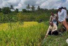 Wakil Kepala Staf Kepresidenan Muhammad Qodari meninjau bantuan sumur bor di Gunungkidul (Foto: RRI)