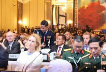 Wamenhan Donny Ermawan Taufanto (baris kedua tengah) menghadiri forum The 22nd Asia Security Summit di Singapura (Foto: Biro Infohan Setjen Kemhan)