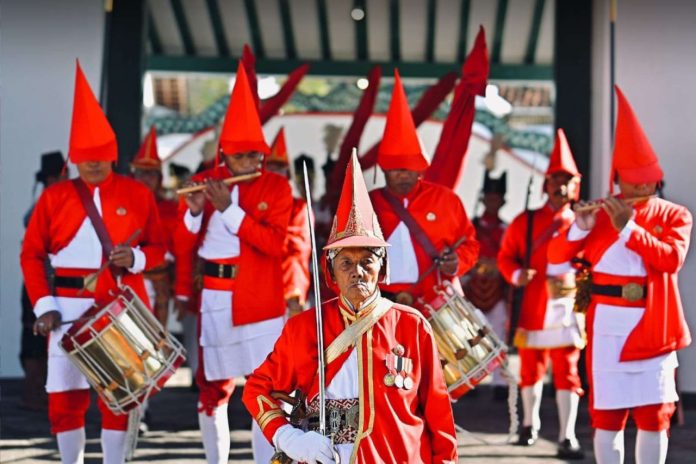 Bregada Prajurit Wirabraja akan menjadi salah satu bregada yang mengiringi gunungan dalam gelaran Hajad Dalem Garebeg Besar Karaton Ngayogyakarta Hadiningrat. (foto: instagram @KratonJogja) Bregada Prajurit Wirabraja akan menjadi salah satu bregada yang mengiringi gunungan dalam gelaran Hajad Dalem Garebeg Besar Karaton Ngayogyakarta Hadiningrat. (foto: instagram @KratonJogja)