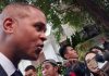 Pelatih timnas sepak bola Indonesia, Patrick Kluivert memberikan keterangan pers usai jamuan makan siang di kediaman Presiden Prabowo di Jakarta, Jumat (6/6/2025) (Foto: Ist)