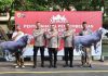 Kapolda DIY Irjen Polisi Anggoro Sukartono (tengah) ketika menghadiri seremoni penyerahan bantuan hewan kurban, Kamis (5/6/2025) siang, di Mapolda DIY. (Foto: Bidhumas Polda DIY)
