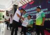 Wabup Sleman Danang Maharsa saat menyerahkan tali asih untuk atlet difabel peraih medali di ajang Peparnas Solo. (Foto: Humas Sleman)