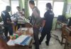 Petugas kepolisian saat melakukan olah TKP pencurian di salah satu SMP di Pandak, Bantul, Kamis (5/5/2025)