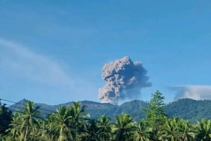 Aktivitas vulkanik Gunung Dukono, Jumat (20/6/2025). (Foto: PGA Gunung Dukono)
