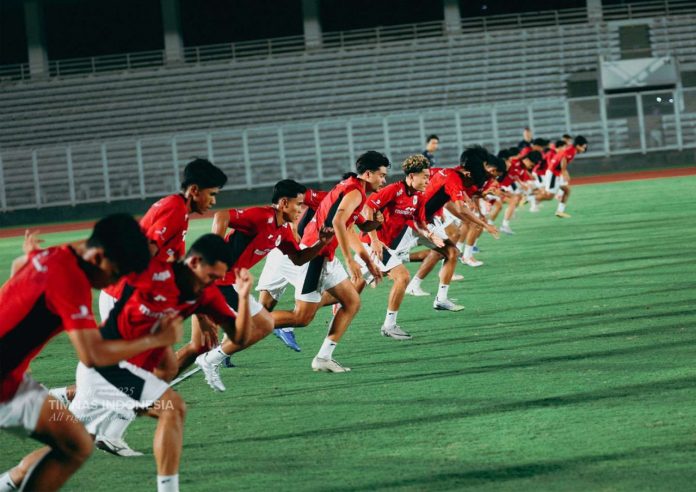 Para pemain menjalani latihan perdana di pemusatan latihan (TC) Timnas Indonesia U-23 Stadion Madya Senayan, Jakarta pada Senin (23/6/2025) (Foto: PSSI)
