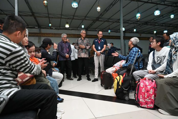 Para WNI yang berhasil dievakuasi daru Iran telah tiba di Tanah Air pada Selasa (24/6/2025)(Foto: Kemlu RI) Para WNI yang berhasil dievakuasi daru Iran telah tiba di Tanah Air pada Selasa (24/6/2025)(Foto: Kemlu RI)