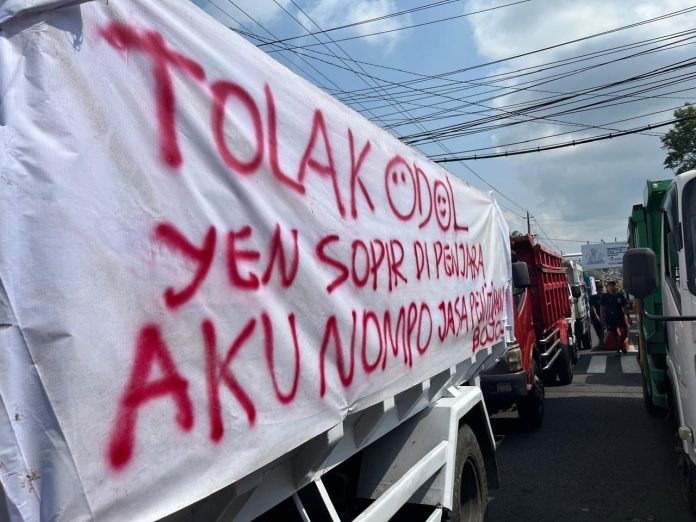 Ratusan sopir truk di Gunungkidul gelar aksi damai. (Foto:RRI)