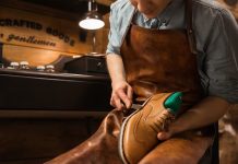 Salah satu ide bisnis sederhana, cuci sepatu (Foto: Istimewa)