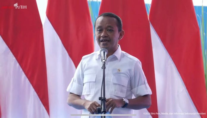 Menteri ESDM Bahlil Lahadalia saat memberikan sambutan di acara groundbreaking megaproyek ekosistem baterai EV dari hulu ke hilir di kawasan Artha Industrial Hill (AIH), Karawang, Jawa Barat, Minggu (29/6/2025). (Foto: tangkapan layar youtube Sekretariat Presiden) Menteri ESDM Bahlil Lahadalia saat memberikan sambutan di acara groundbreaking megaproyek ekosistem baterai EV dari hulu ke hilir di kawasan Artha Industrial Hill (AIH), Karawang, Jawa Barat, Minggu (29/6/2025). (Foto: tangkapan layar youtube Sekretariat Presiden)