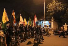 Tradisi Mubeng Beteng Keraton Yogyakarta pada perayaan malam 1 Suro. (Foto: Keraton Yogyakarta)