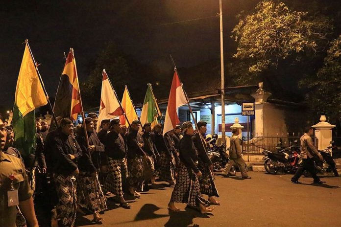 Tradisi Mubeng Beteng Keraton Yogyakarta pada perayaan malam 1 Suro. (Foto: Keraton Yogyakarta)
