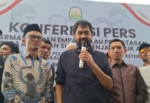 Kemendagri Tetapkan Empat Pulau Kembali ke Wilayah Aceh Gubernur Aceh, Muzakir Manaf saat menggelar konferensi pers di Bandara Sultan Iskandar Muda (SIM), Blang Bintang, Aceh Besar (Foto: Istimewa)